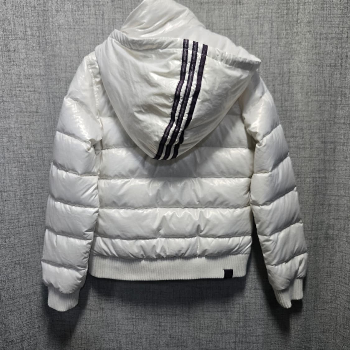 아디다스 여성 화이트 트랙탑 덕다운 숏패딩  상품이미지2