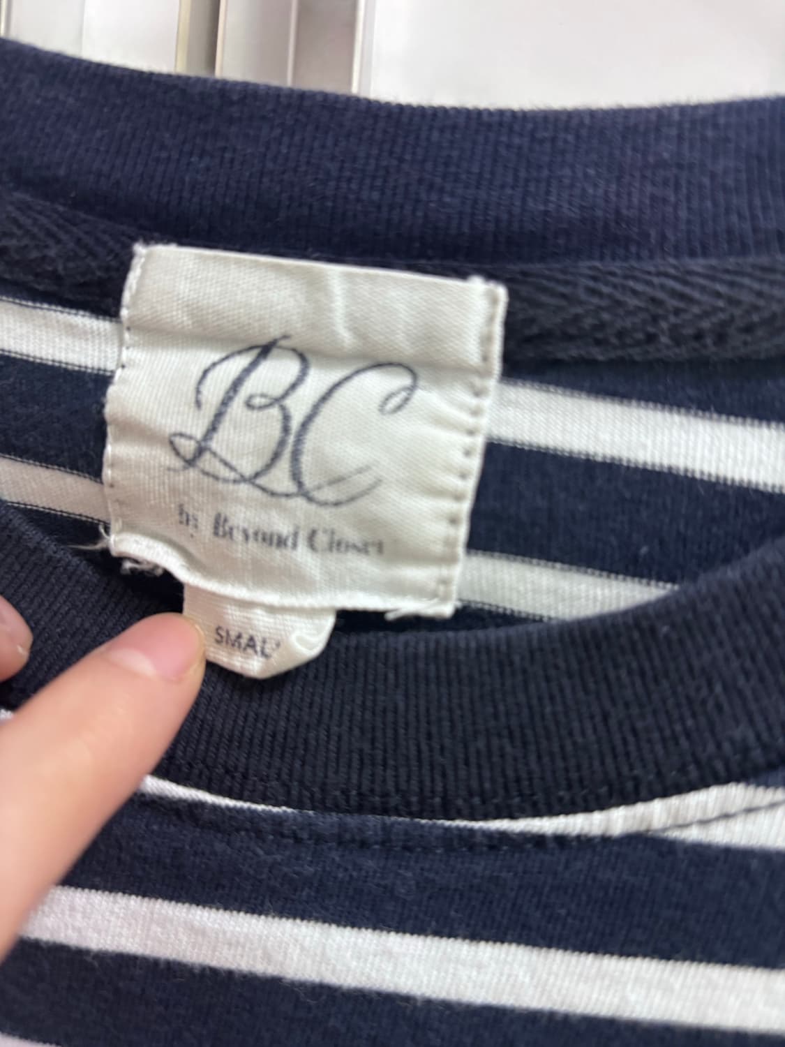 비욘드클로젯 ILP로고 포켓 스트라이프 반팔티셔츠 상품이미지2