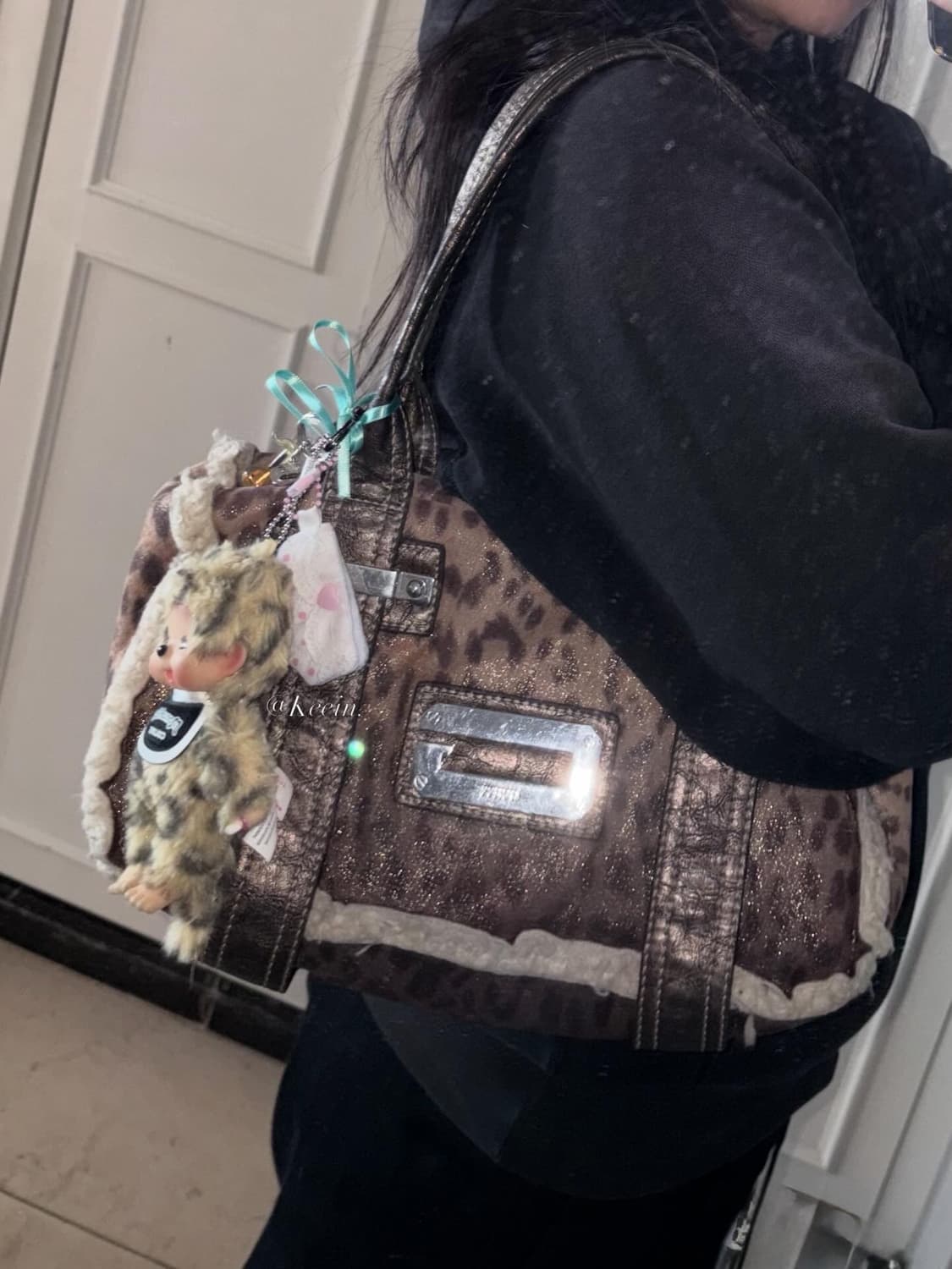 Guess leopard shoulder bag 상품이미지4