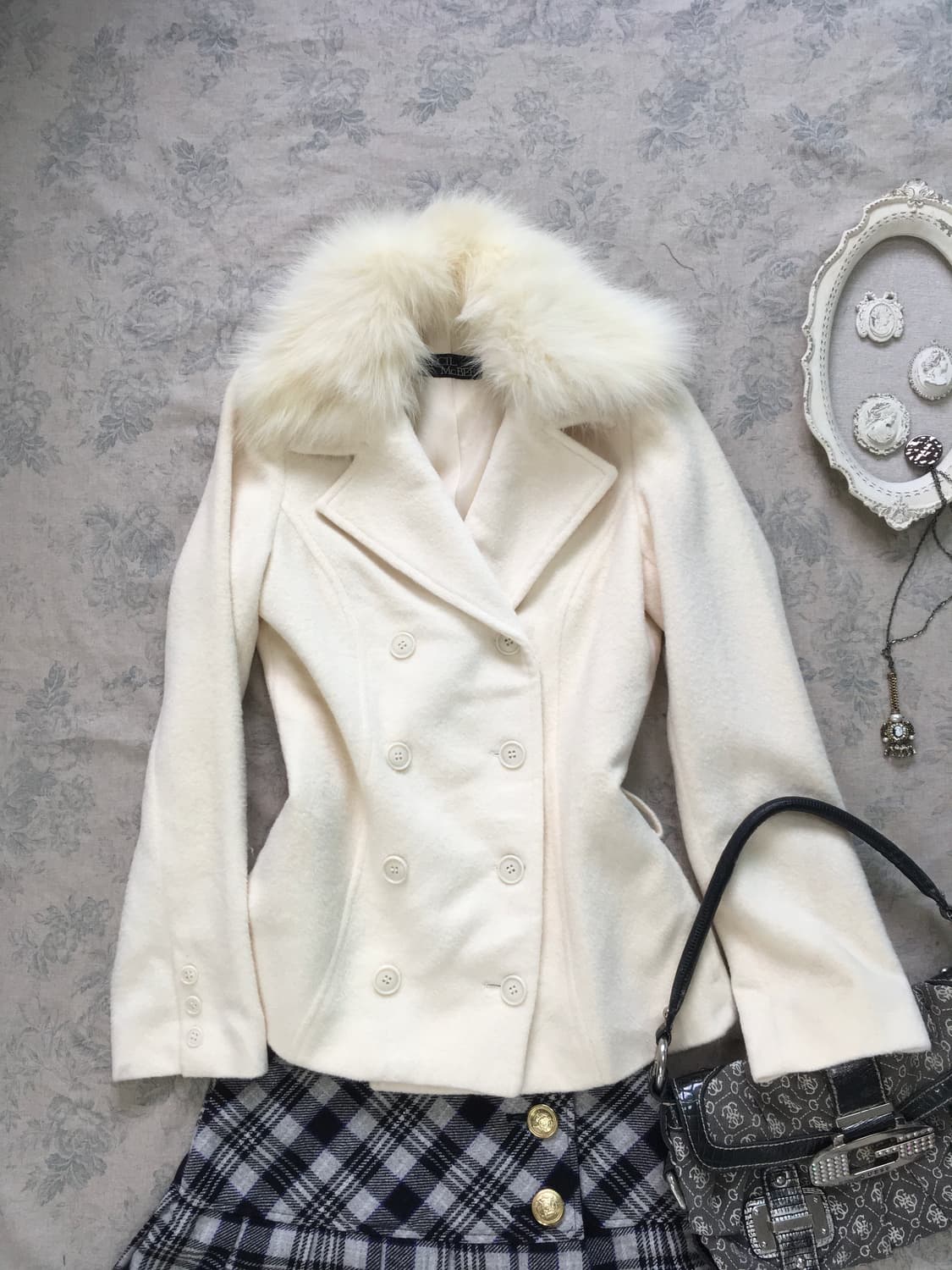 CECIL McBEE 화이트 퍼 코트 상품이미지1