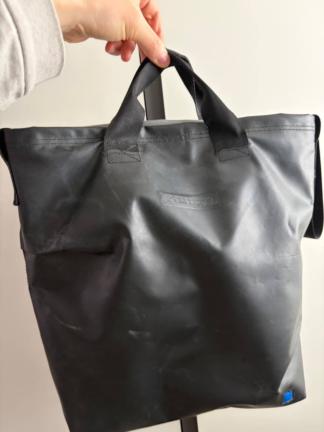 아더에러 Trace 버킷백 블랙/회색 상품이미지5