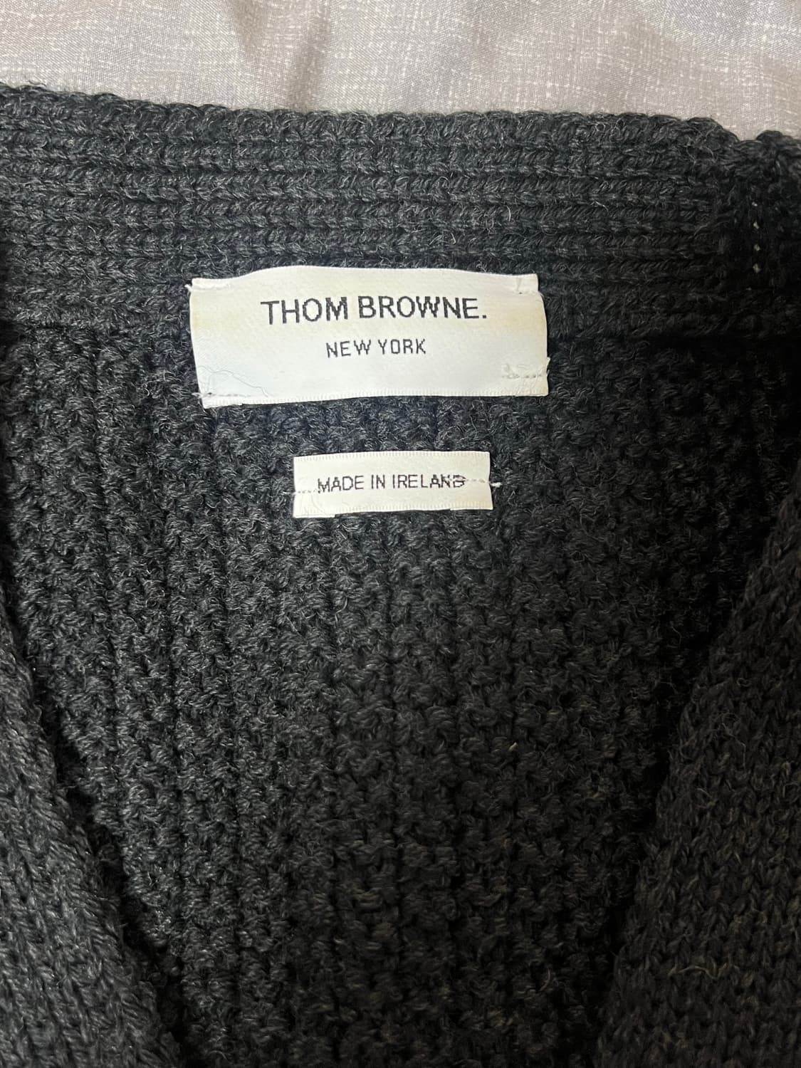 톰브라운 아란케이블가디건 다크그레이 3사이즈 상품이미지2