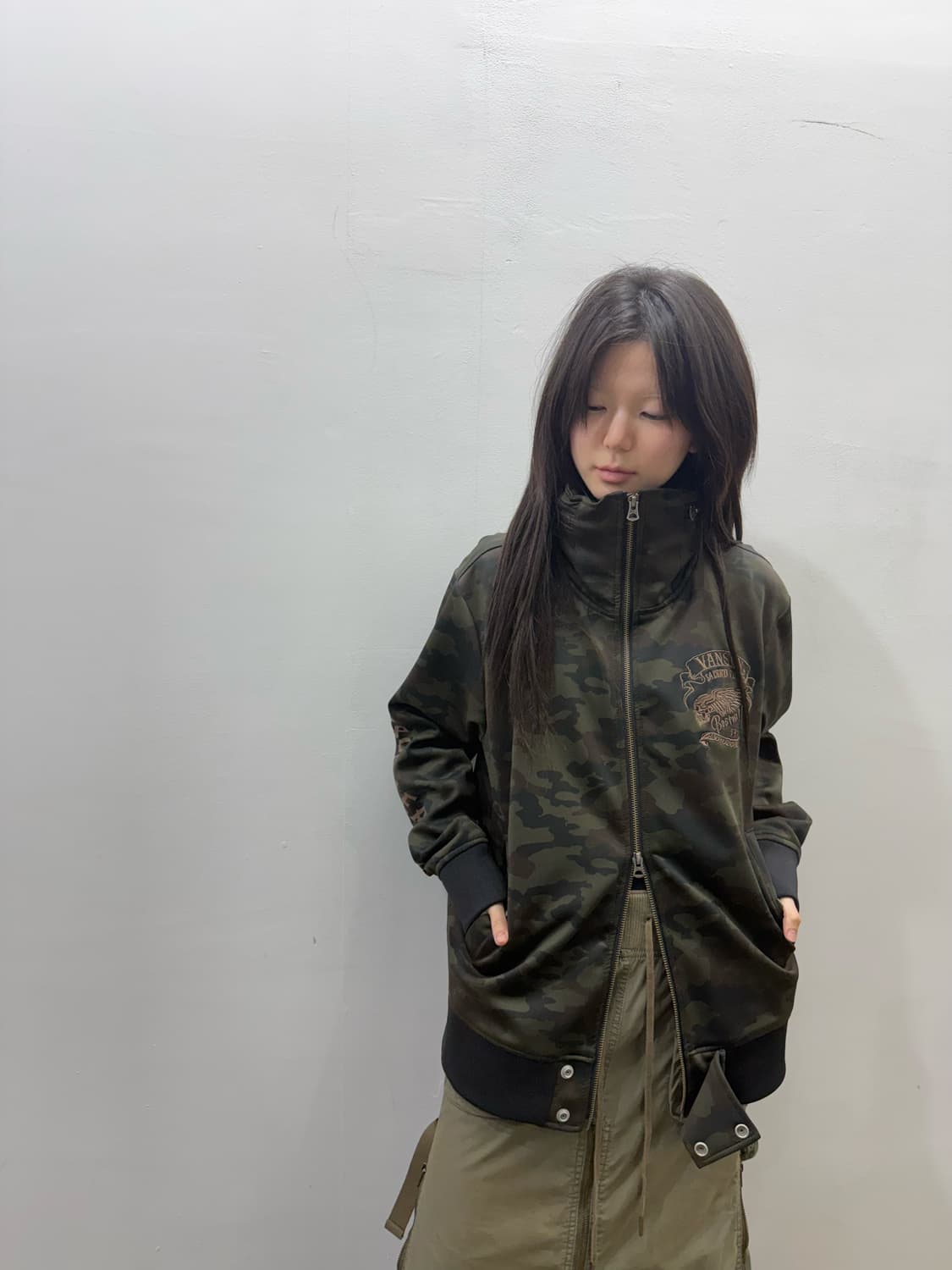 밴슨 바이커 무드 카모 패턴 오버핏 집업 상품이미지4