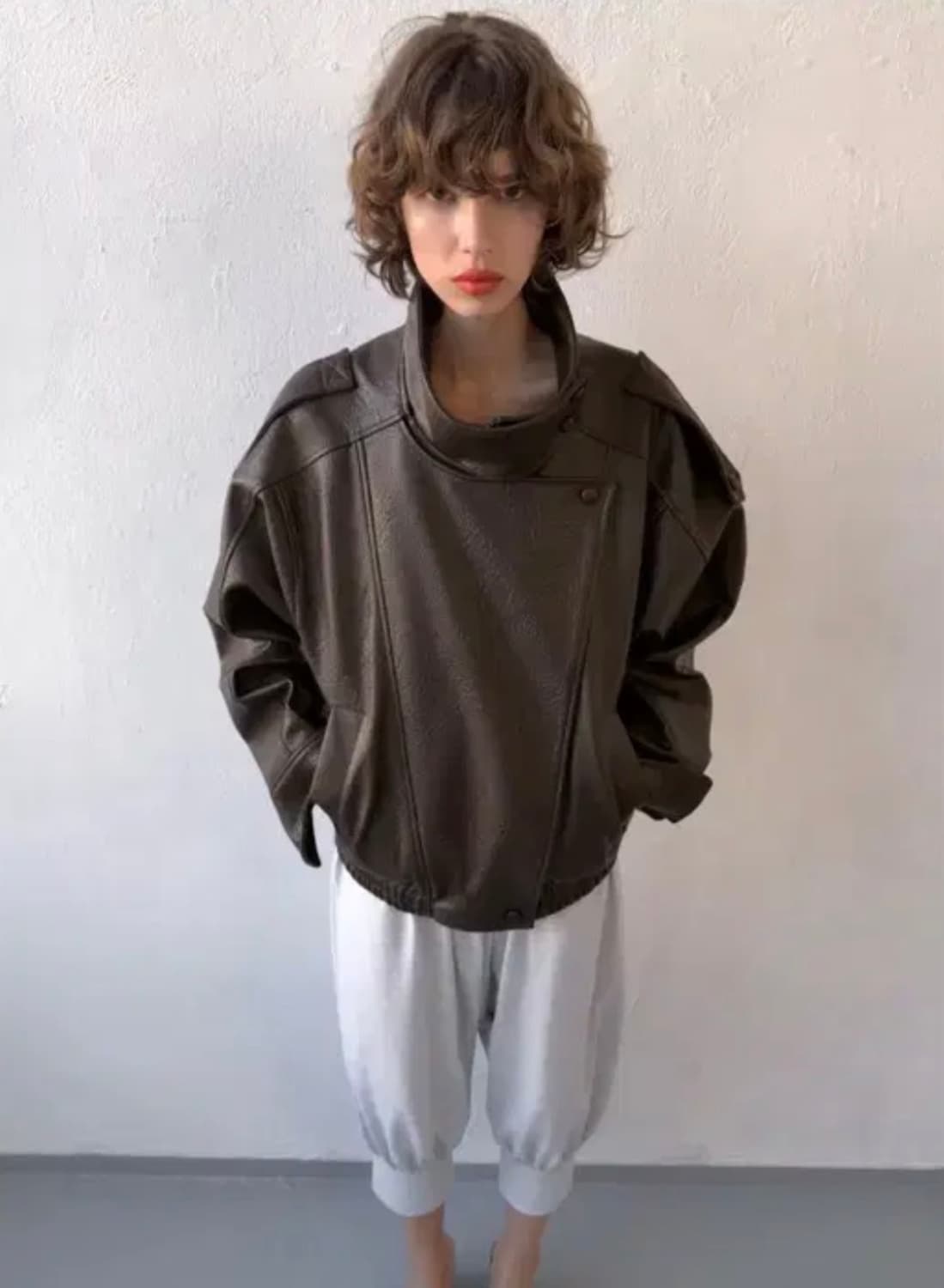 자라 하이넥 레더 자켓 브라운 상품이미지1