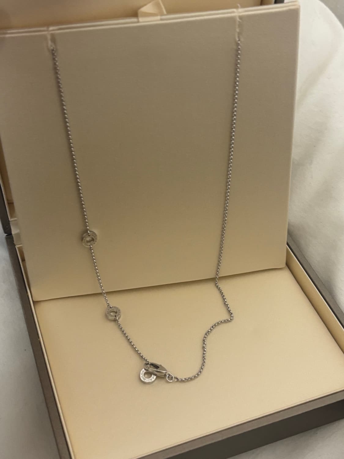 불가리 비제로원 미니 목걸이 화이트골드 상품이미지2