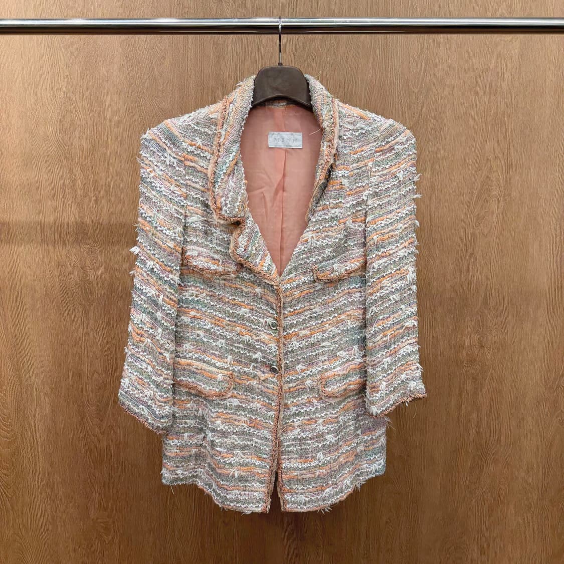 마인 트위드 자켓 멀티 스트라이프 프린지 숄 카라 디테일 레귤러핏 핑크 상품이미지2