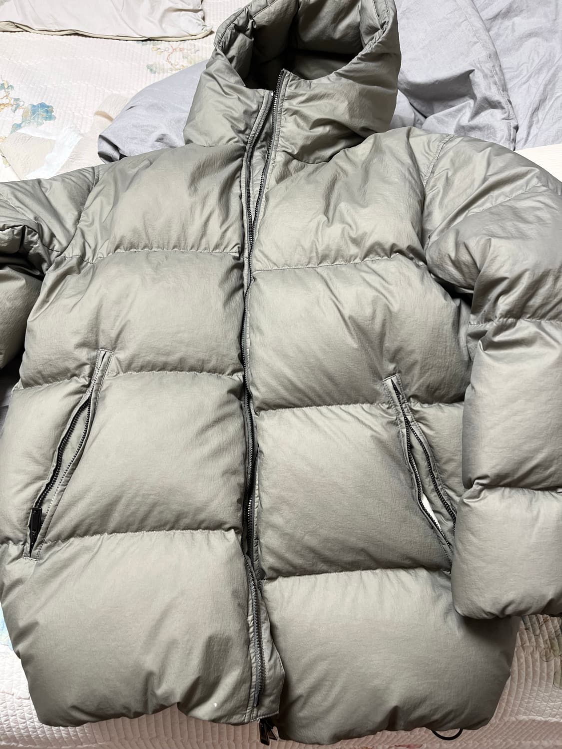 띠어리 와사비 패딩 M 상품이미지1