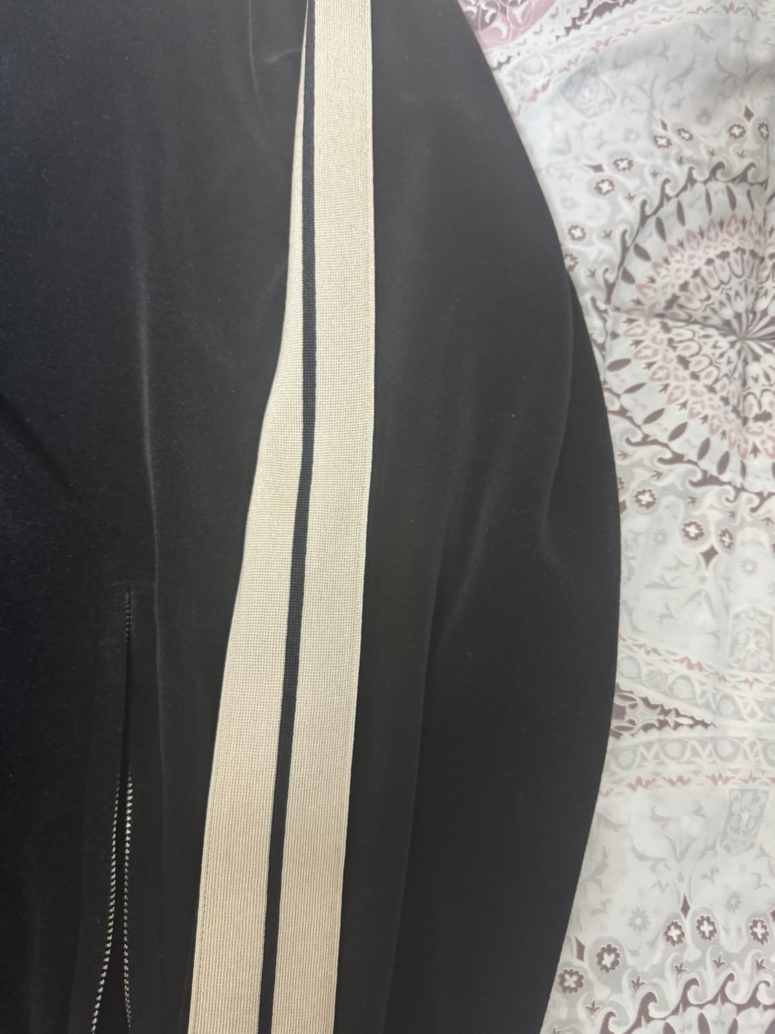 정품 몽클레어 팜엔젤스 벨벳 로고 자켓 상품이미지5