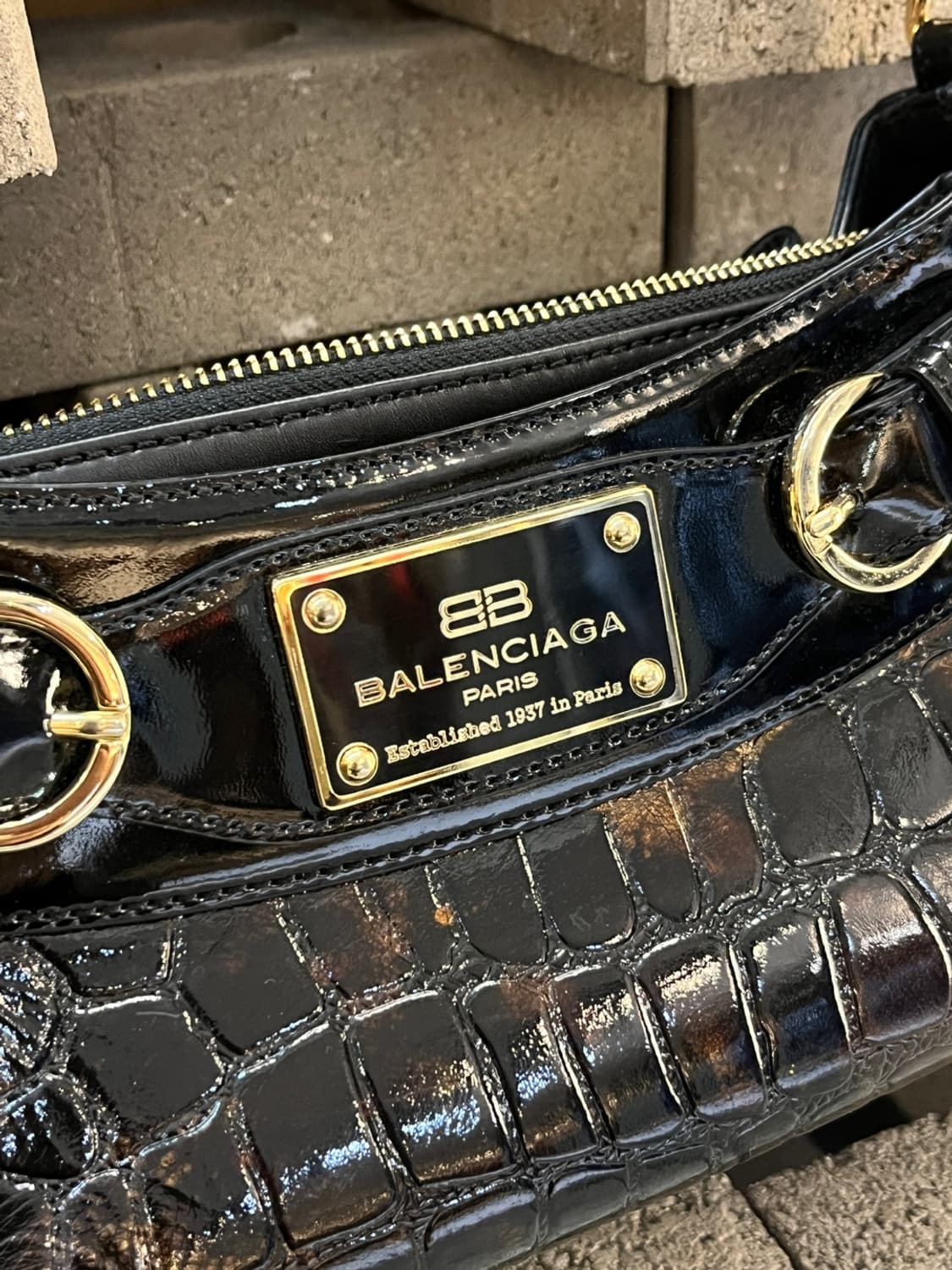 발렌시아가 크로커다일 엠보 숄더 백 상품이미지3