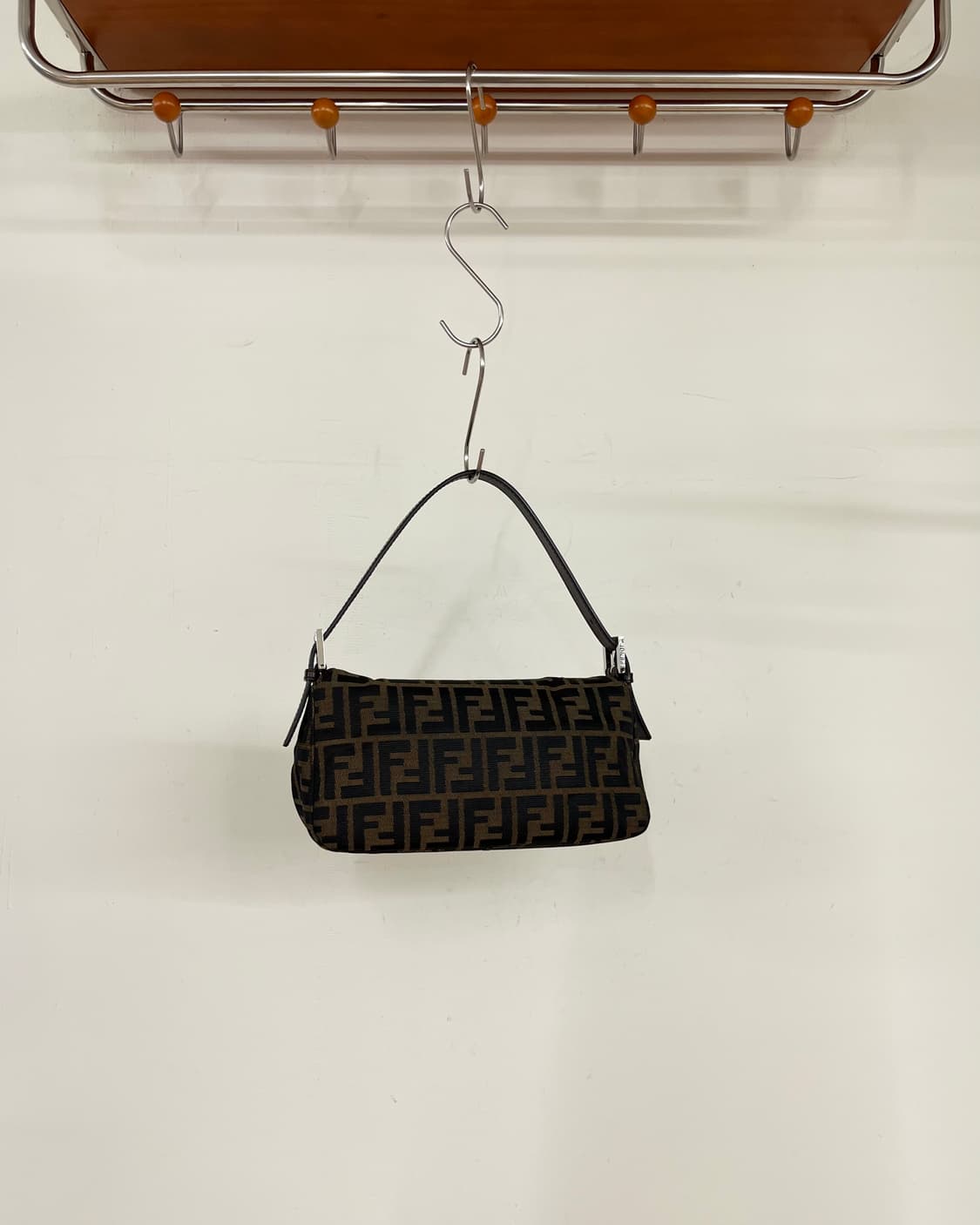 펜디 브라운 주카 바게트 백 상품이미지4