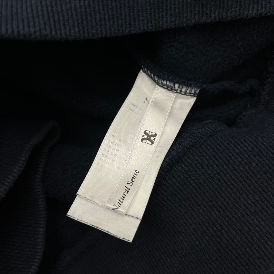 새터 빅로고 네이비 맨투맨 상품이미지5