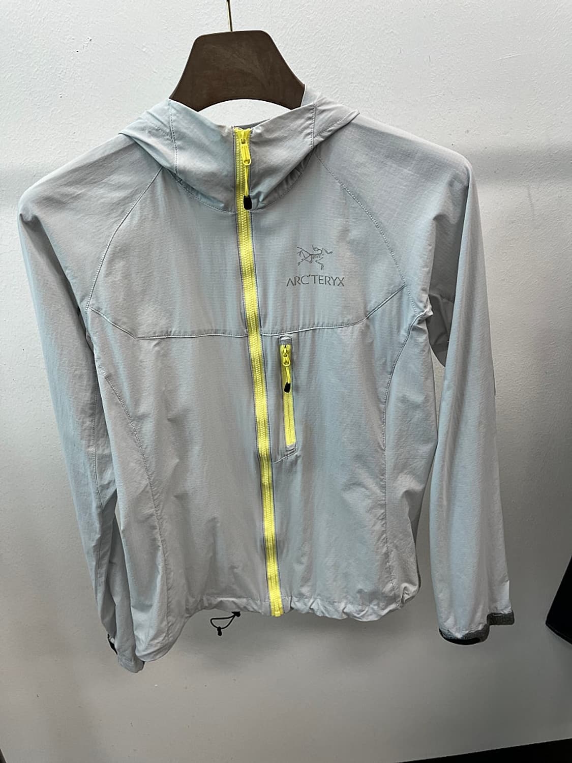 여) 아크테릭스 홑겹 경량 바람막이  상품이미지2