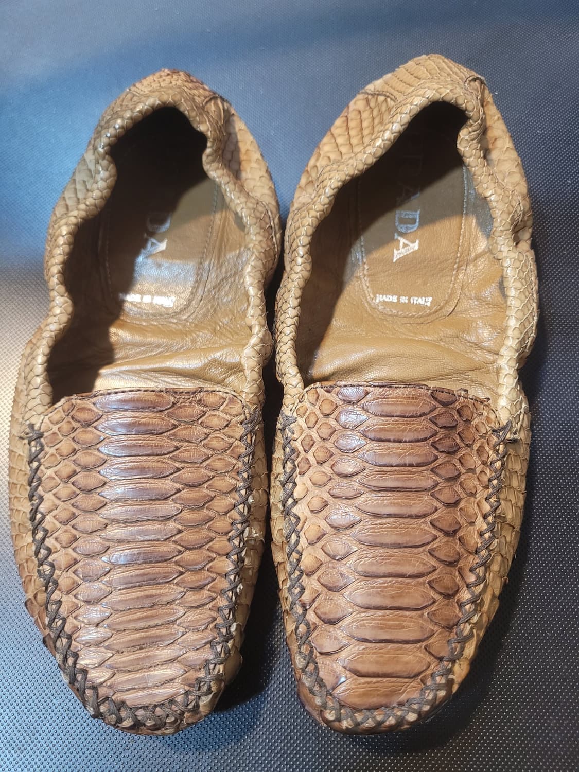 프라다(Prada)의 빈티지 파이톤 스킨(뱀피) 모카신 드라이빙 로퍼  상품이미지1