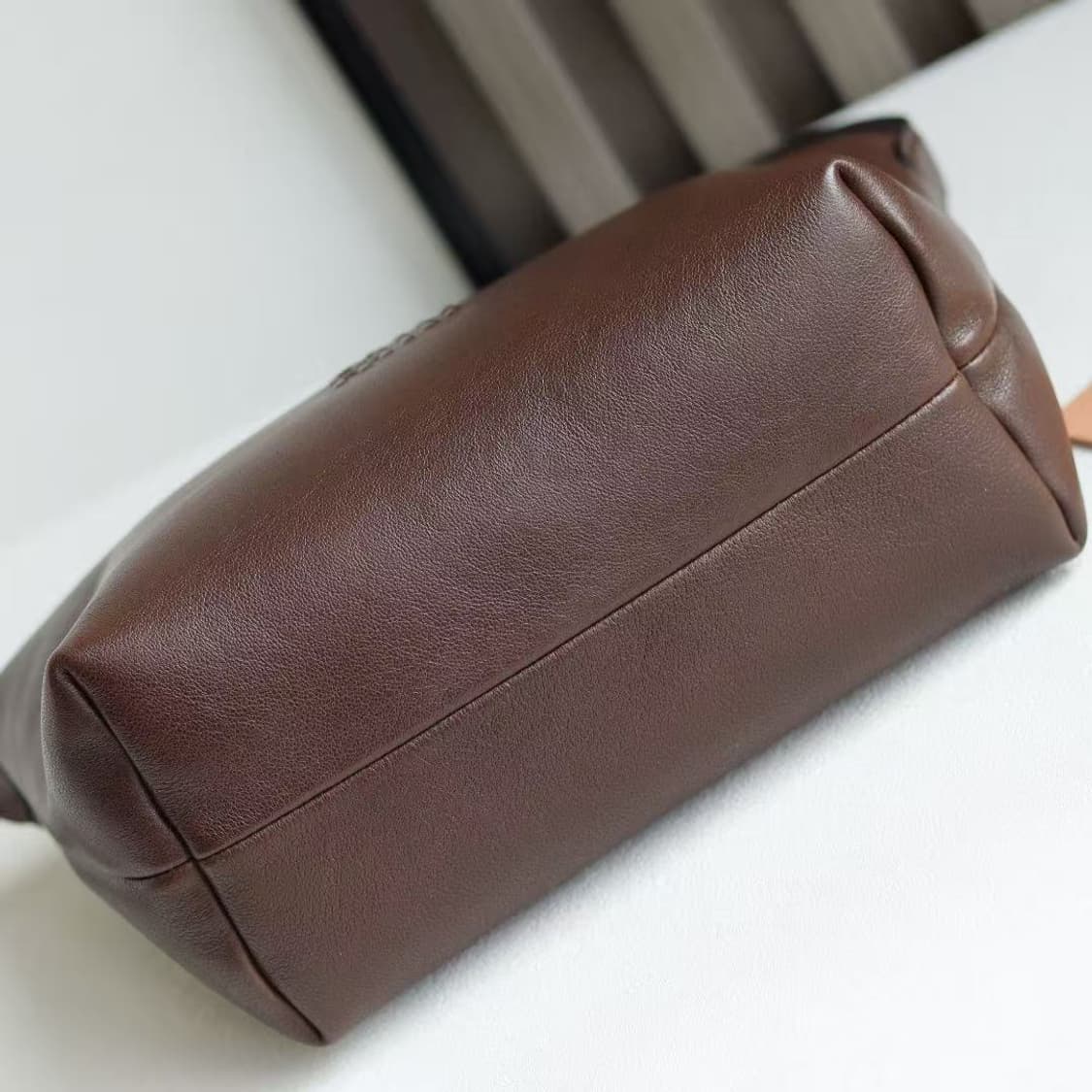 미우 미우 나파 레더 파우치 상품이미지8