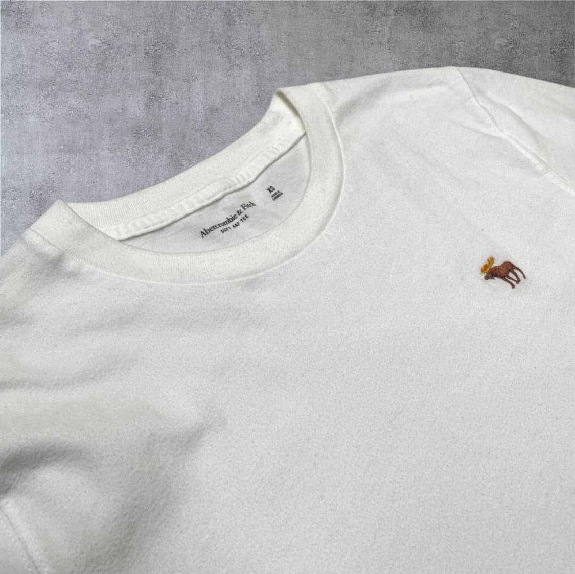 아베크롬비 화이트 시그니처 무스 로고 반팔 티셔츠 XS 상품이미지2