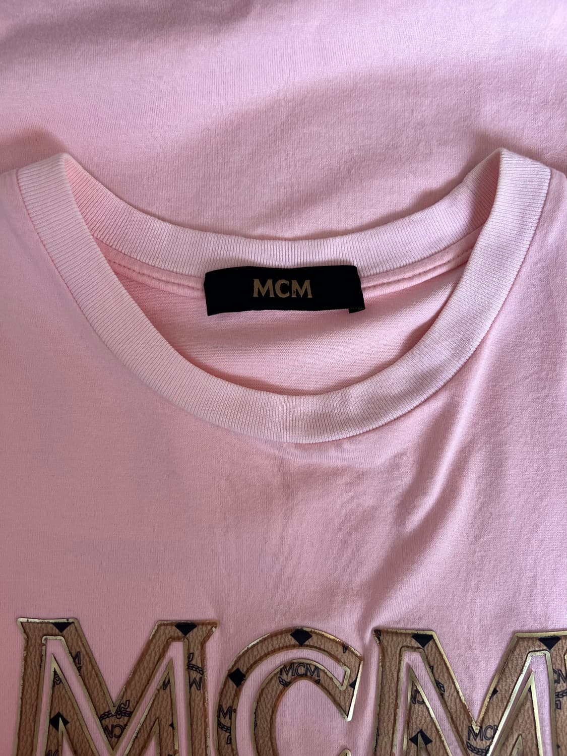 엠씨엠 MCM 여성 핑크 로고 반팔티셔츠 라운드반팔티 상품이미지5
