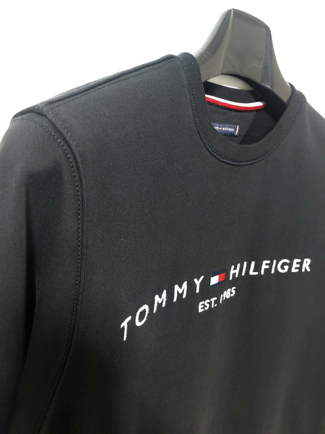 타미힐피거 블랙 맨투맨 105 상품이미지2