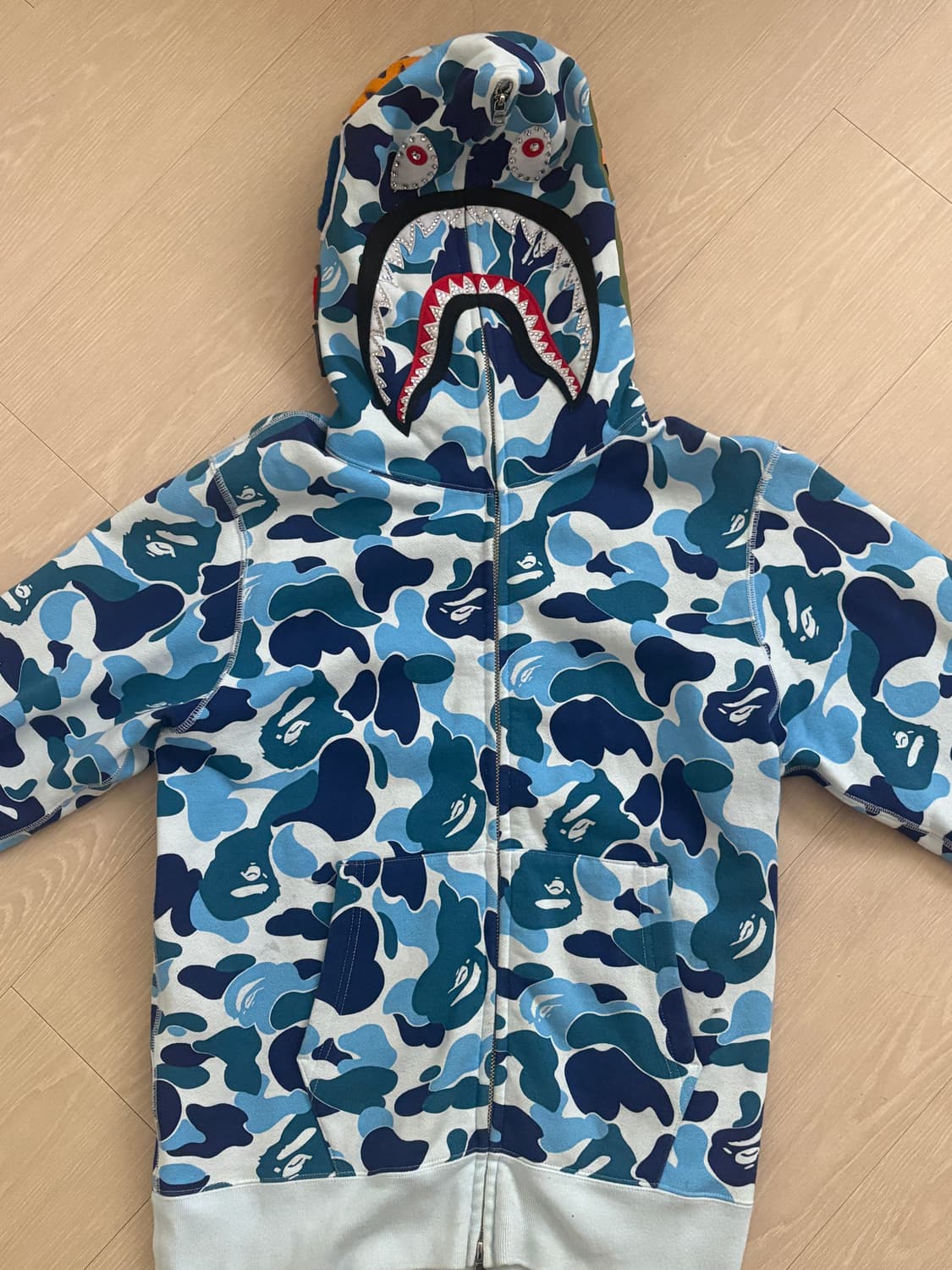 베이프 샤크 후드집업 상품이미지1