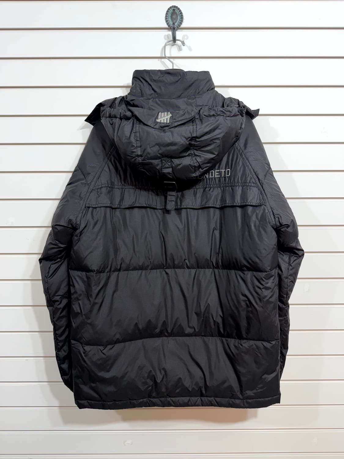 UNDEFEATED 다운점퍼 상품이미지2