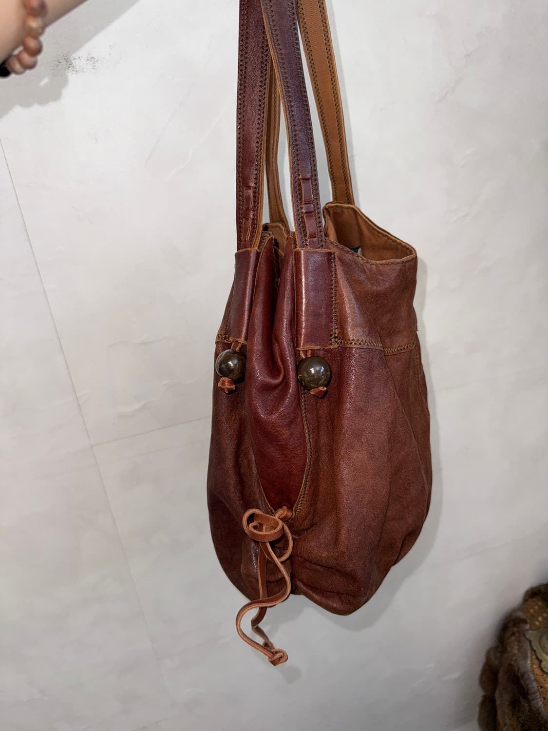 Red brown lamb skin shirring bucket 숄더백 상품이미지3