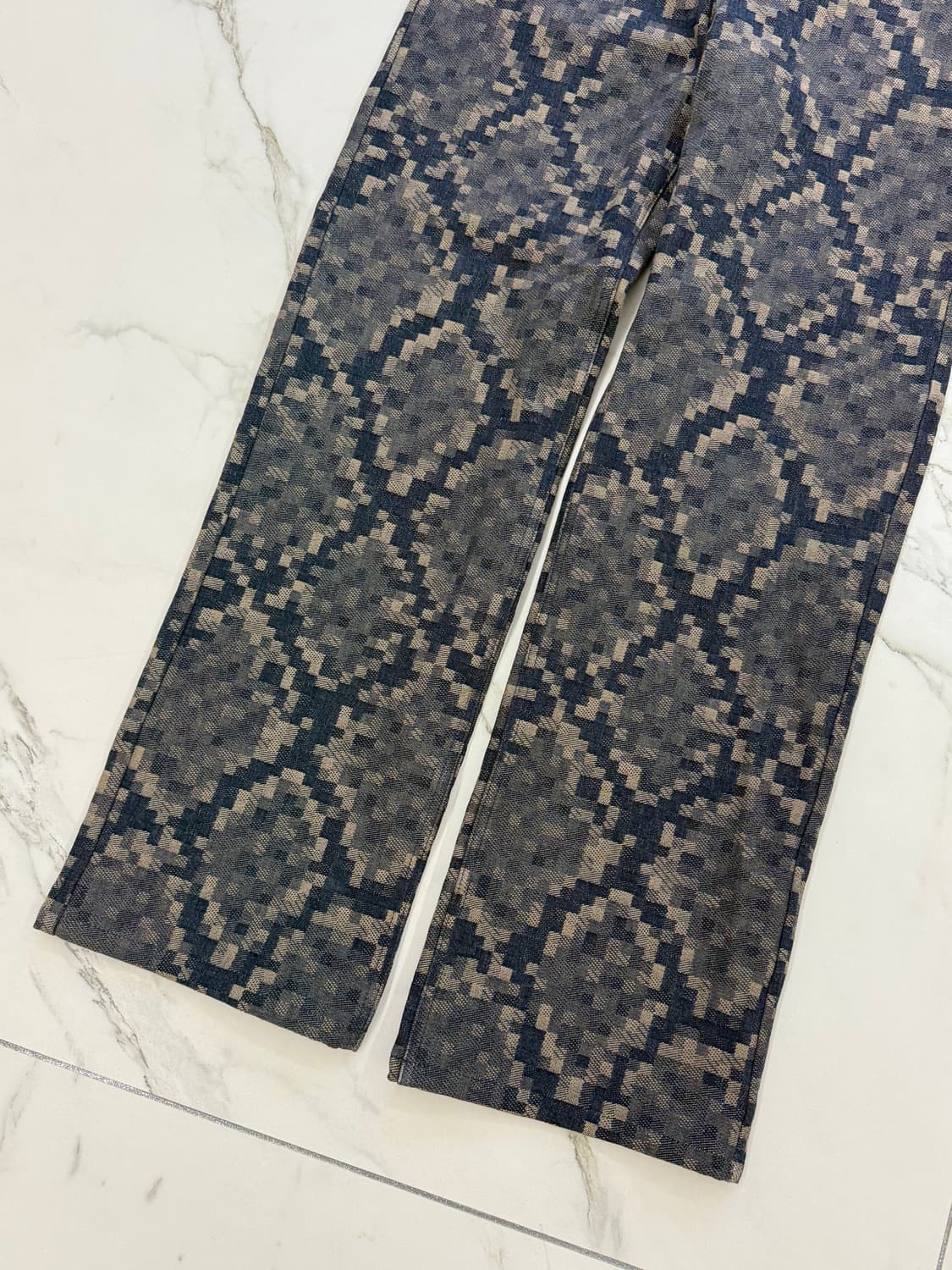 루이비통 SS25 그래픽 데님 스케이트 팬츠 상품이미지4