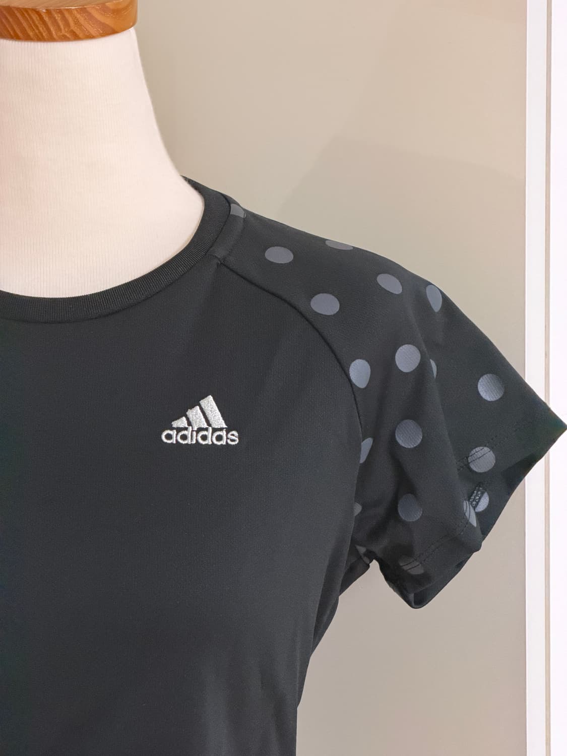 아디다스 블랙 그레이 도트 반팔 상품이미지2