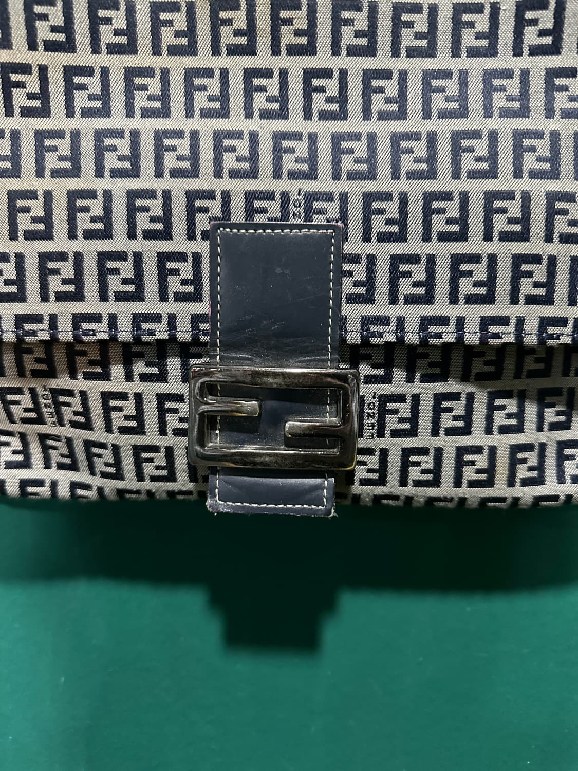 펜디 바게트백 그레이 상품이미지4