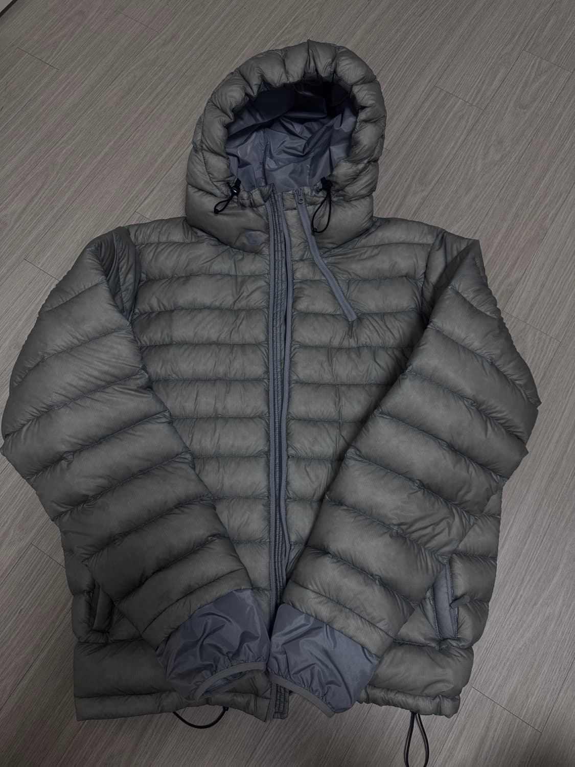 [4] 산산기어 서픽스 경량패딩 그레이 4사이즈 24FW 상품이미지1