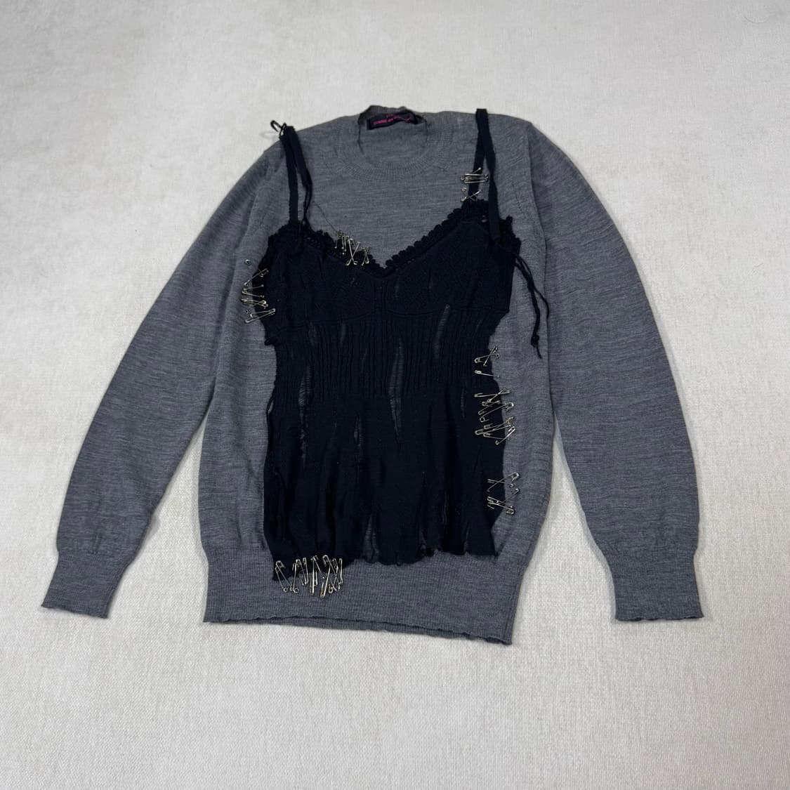 Safety Pin Detail Knit Top 상품이미지2