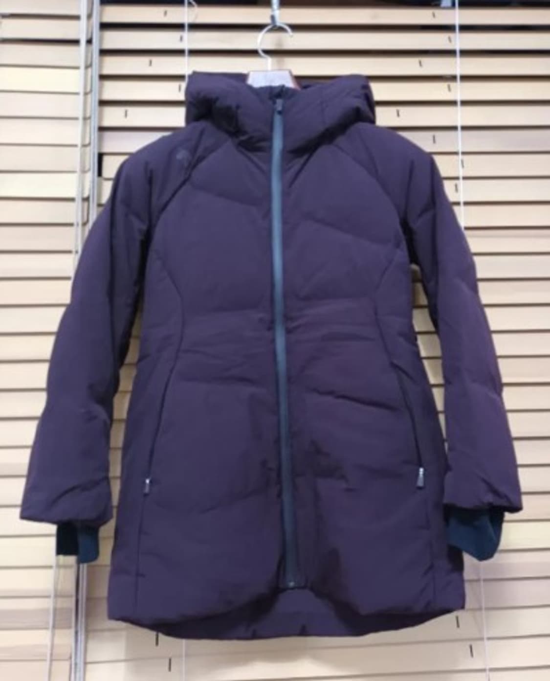 데상트 와인미디패딩 90 M사이즈 상품이미지2