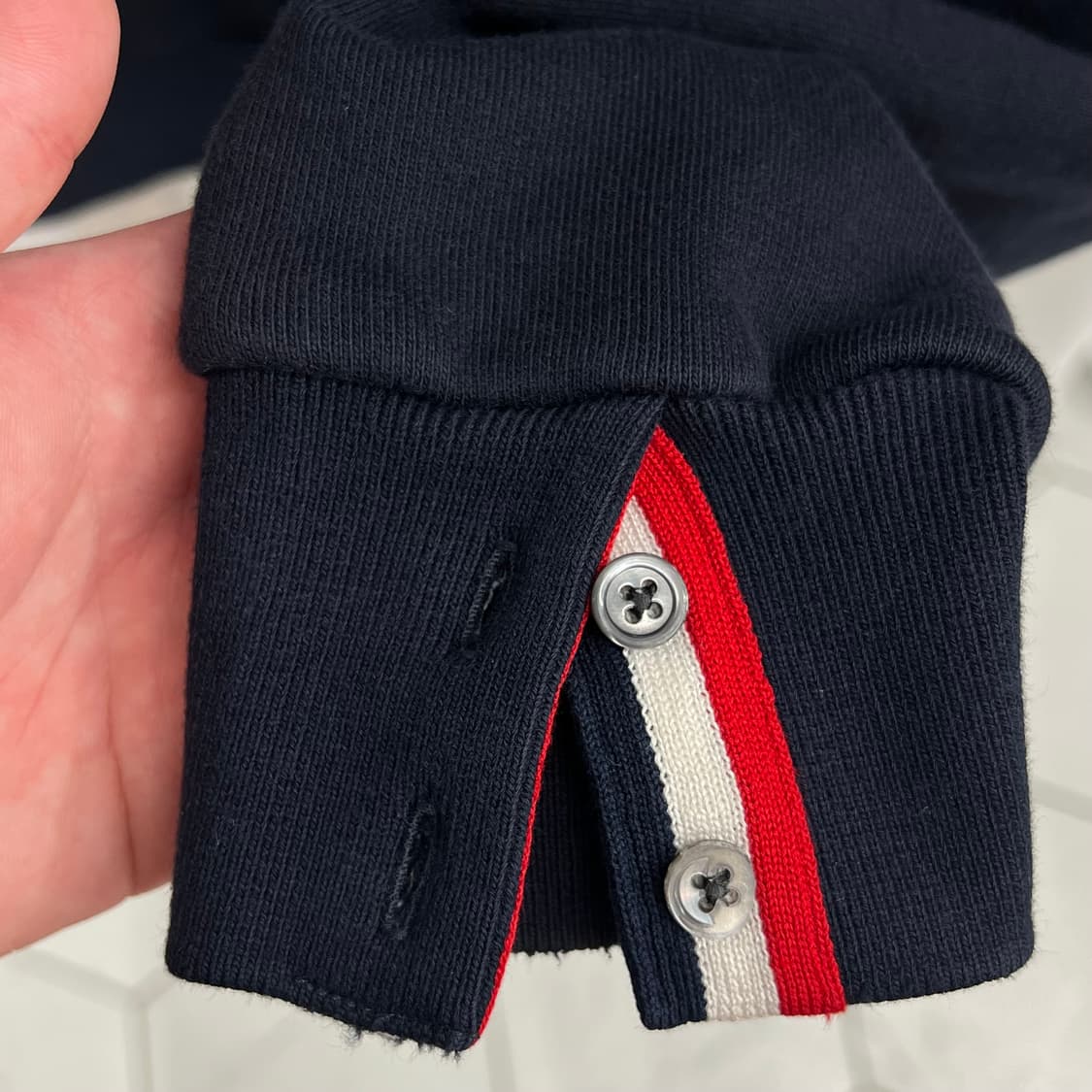 톰브라운 백삼선 맨투맨 네이비 (3) 상품이미지6