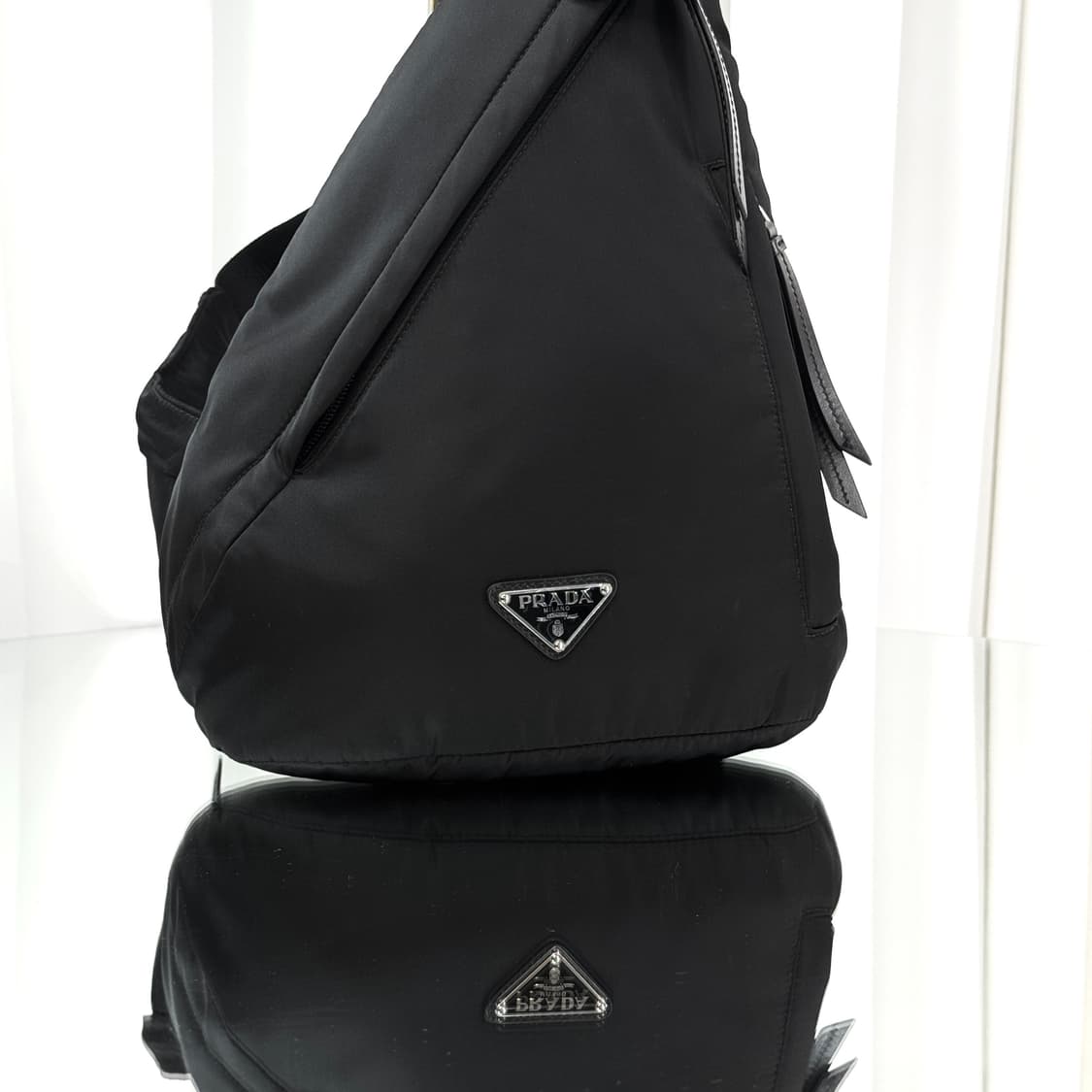 [새상품급/풀구성] 프라다 삼각로고 리나일론 레더 슬링백 상품이미지6