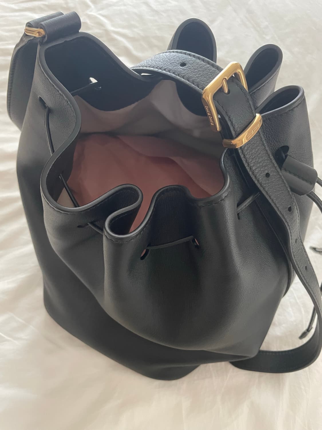 미우미우 버킷백 블랙 상품이미지2