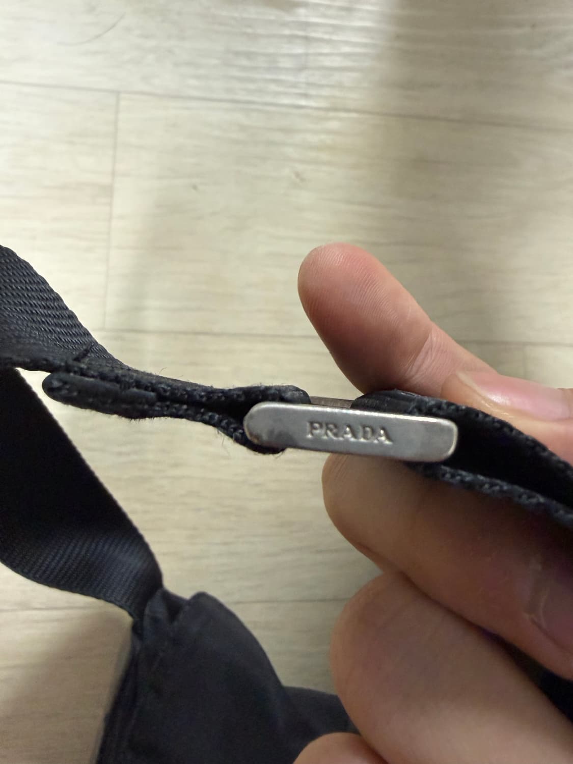 프라다 나일론 버클 메신저백  상품이미지2