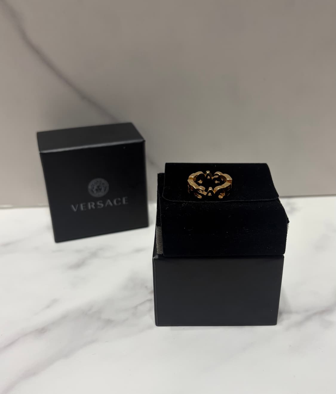 [정품] 새상품 베르사체 로고 골드 반지 (7호) 상품이미지1