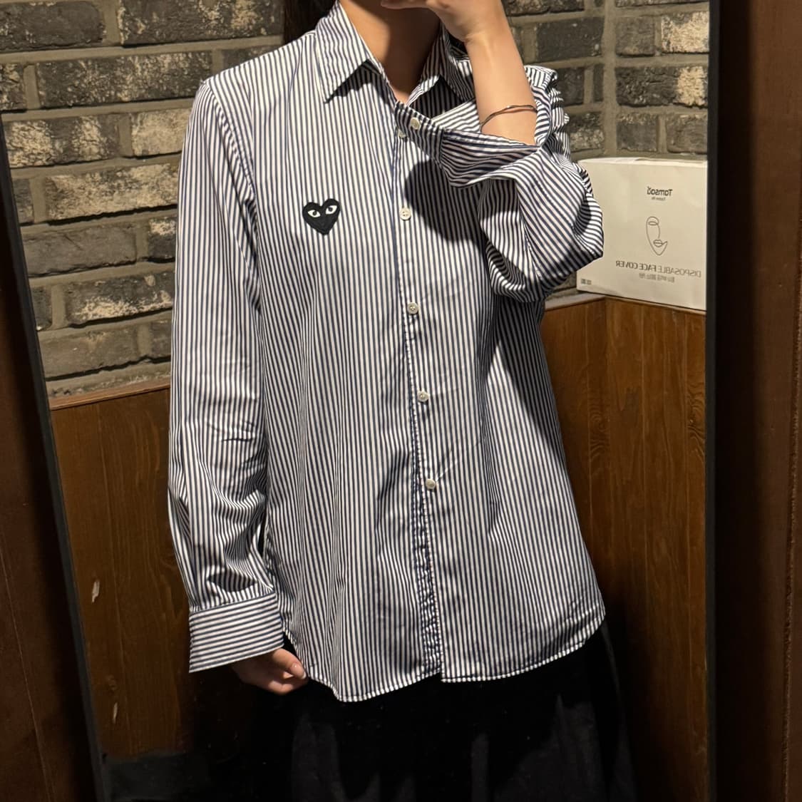 S) 꼼데가르송 플레이 블랙 와펜 스트라이프 포플린 셔츠 Z56 상품이미지8