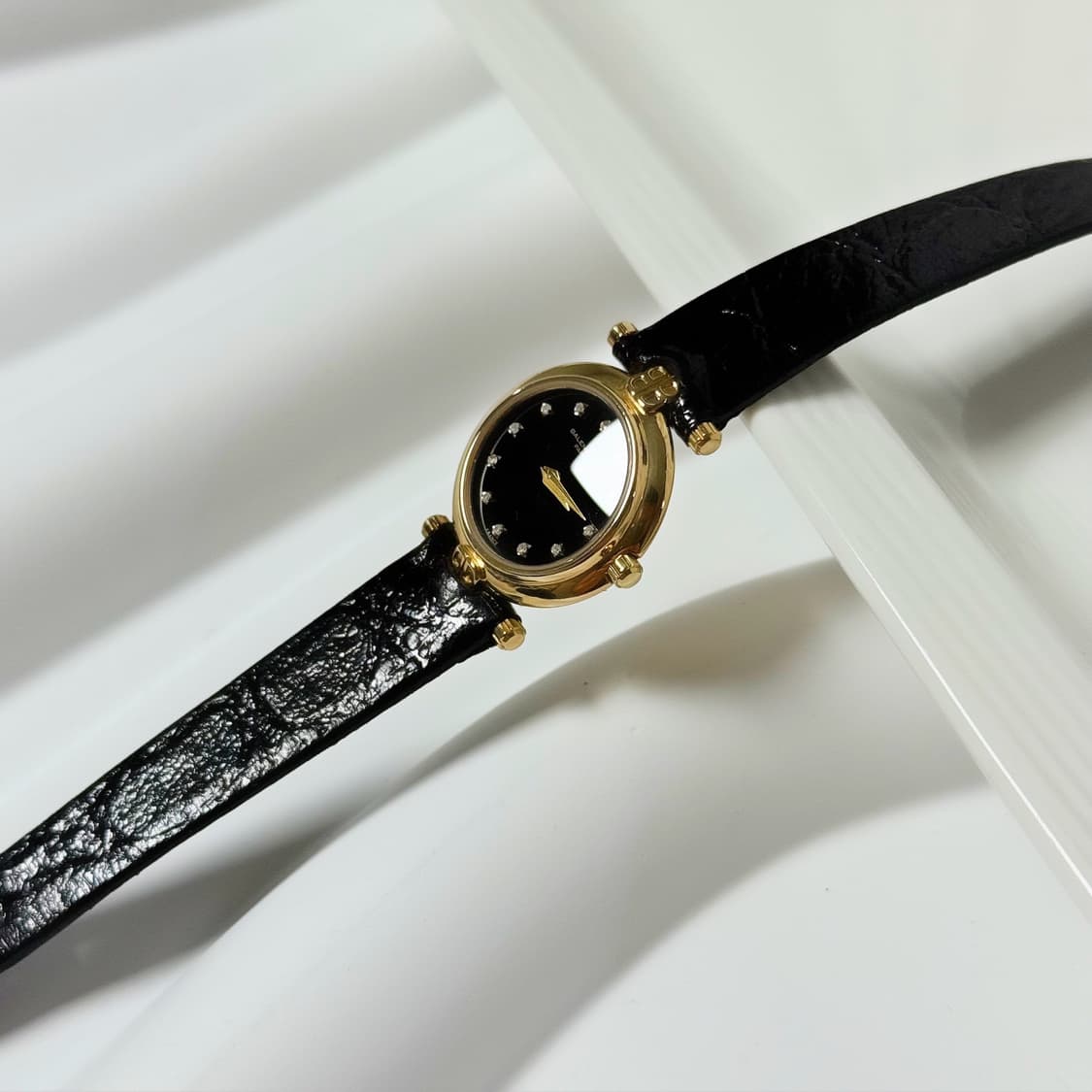 발렌시아가 BB로고 블랙다이얼 라운드골드 워치 상품이미지3