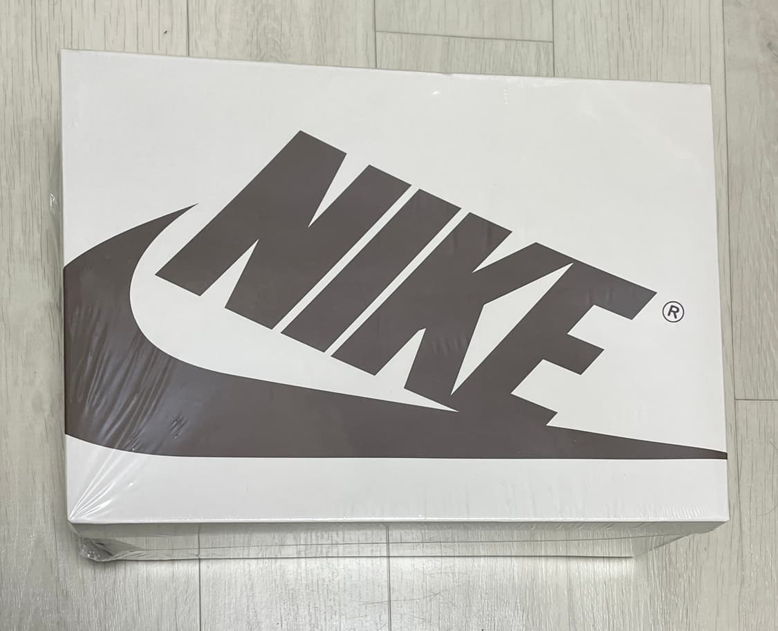 [새상품] 조던 1 x 트래비스 og 스캇 리버스 올리브 265사이즈 상품이미지1