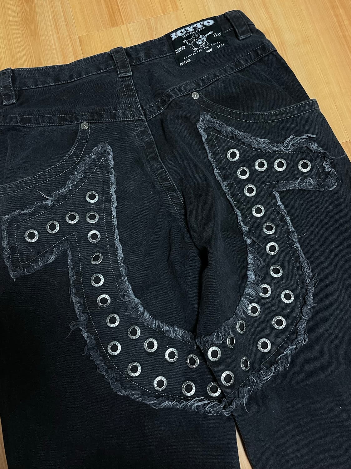 트루릴리전 icyto 스터드 데님팬츠 흑청 상품이미지4