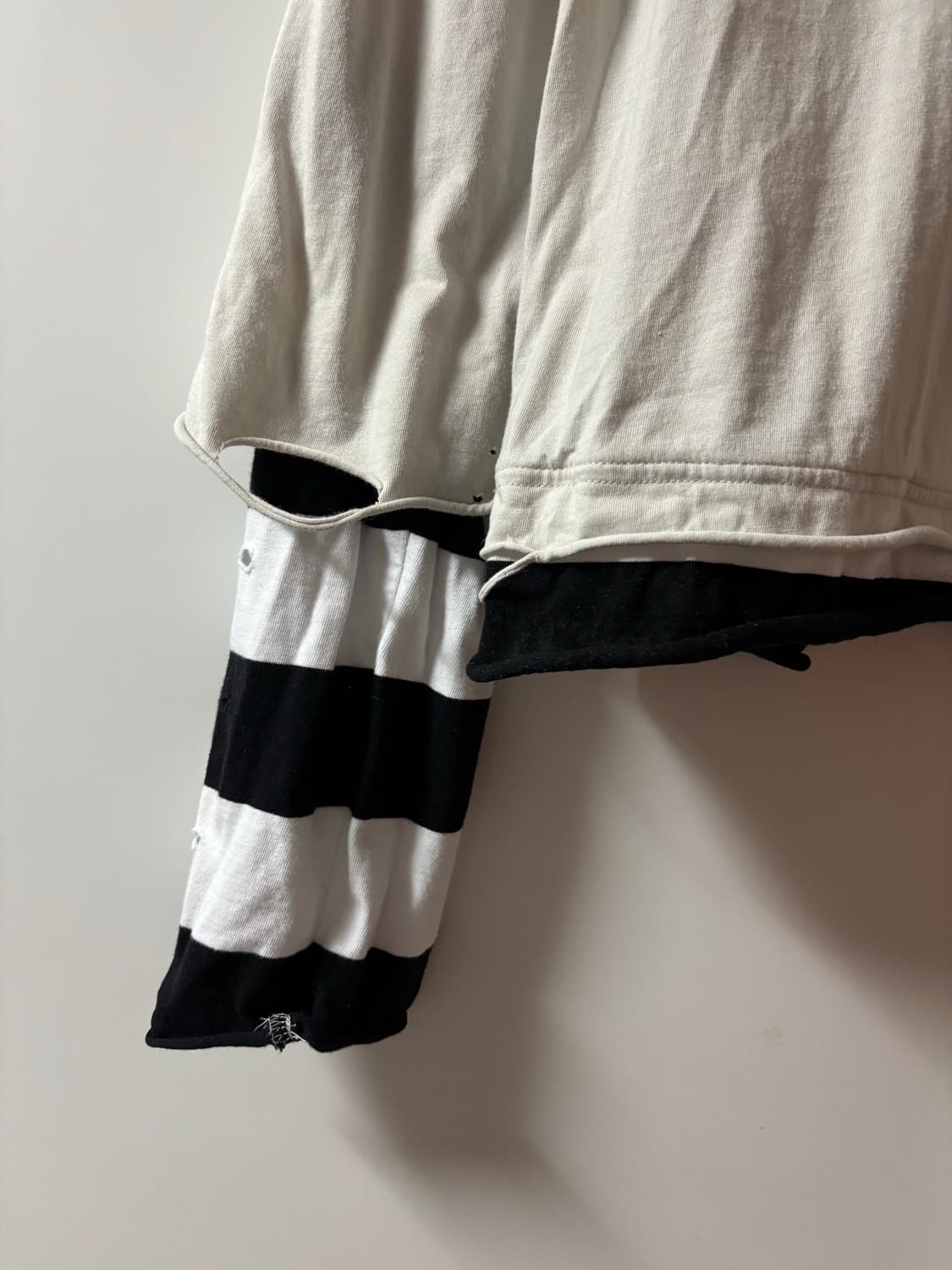 C2H4 레이어드 데미지 롱슬리브 상품이미지2