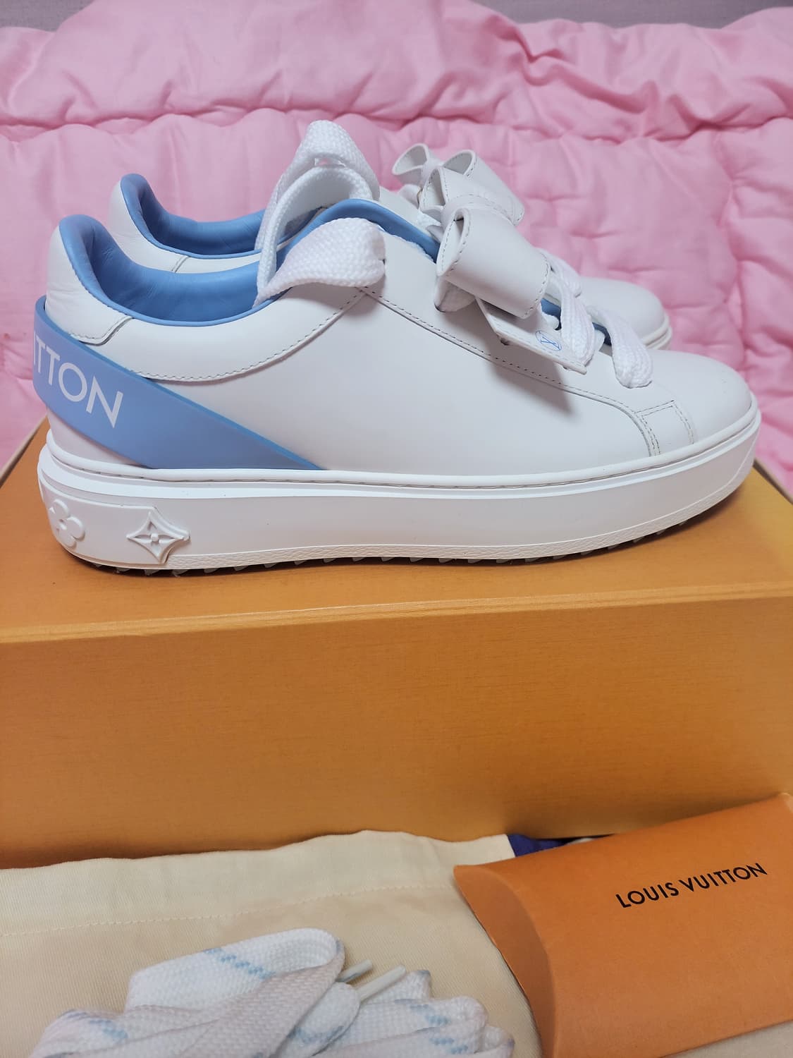 정품)급처명품세탁완료상태좋음!루이비통 리본 타임아웃 태연 스니커즈 운동화 상품이미지5