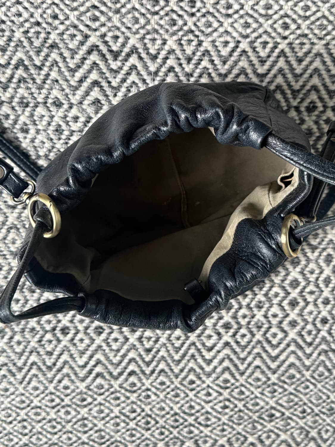 YURT 유르트 블랙 가죽 미니 숄더백 상품이미지2