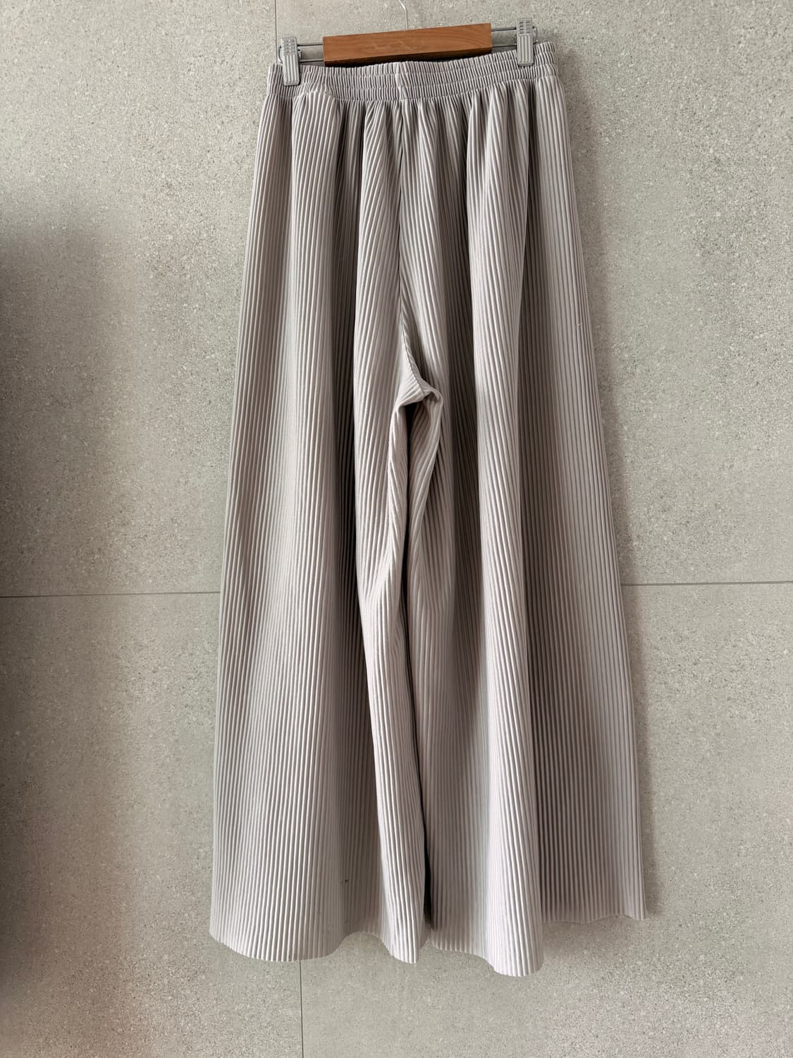 플리츠 주름 얇은 긴바지 그레이 홈웨어 상품이미지3