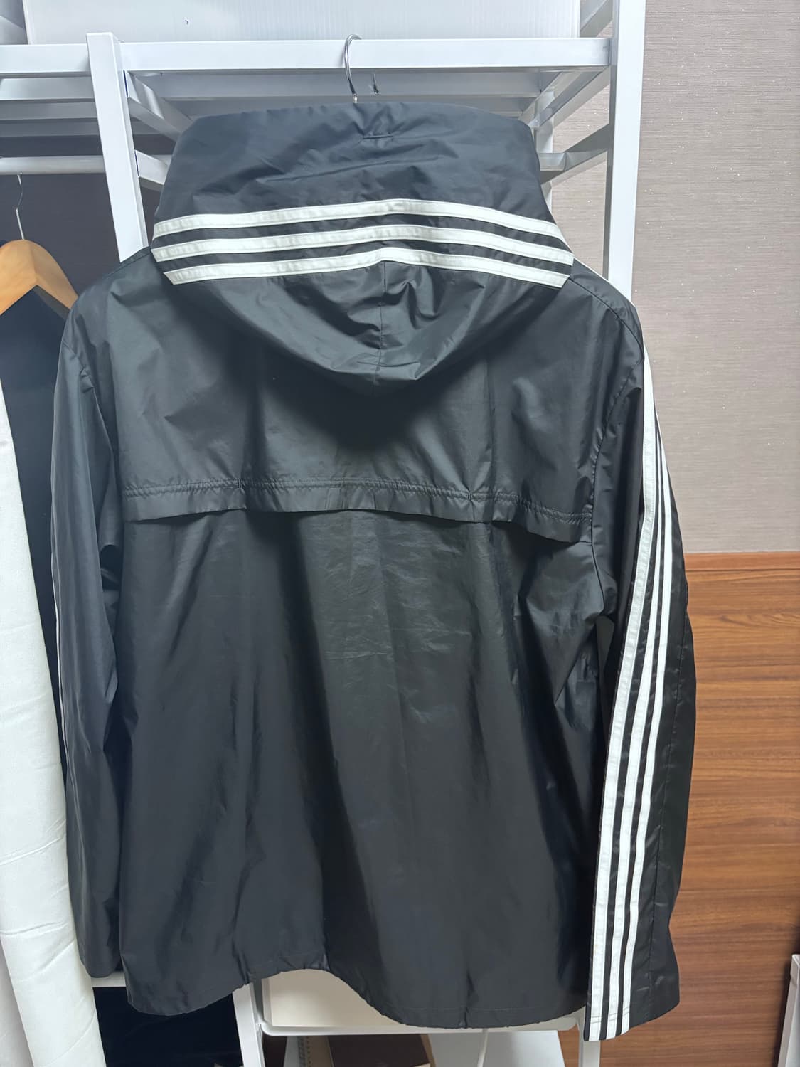아디다스 IB0381 에센셜 3S 우븐 윈드브레이커 상품이미지2