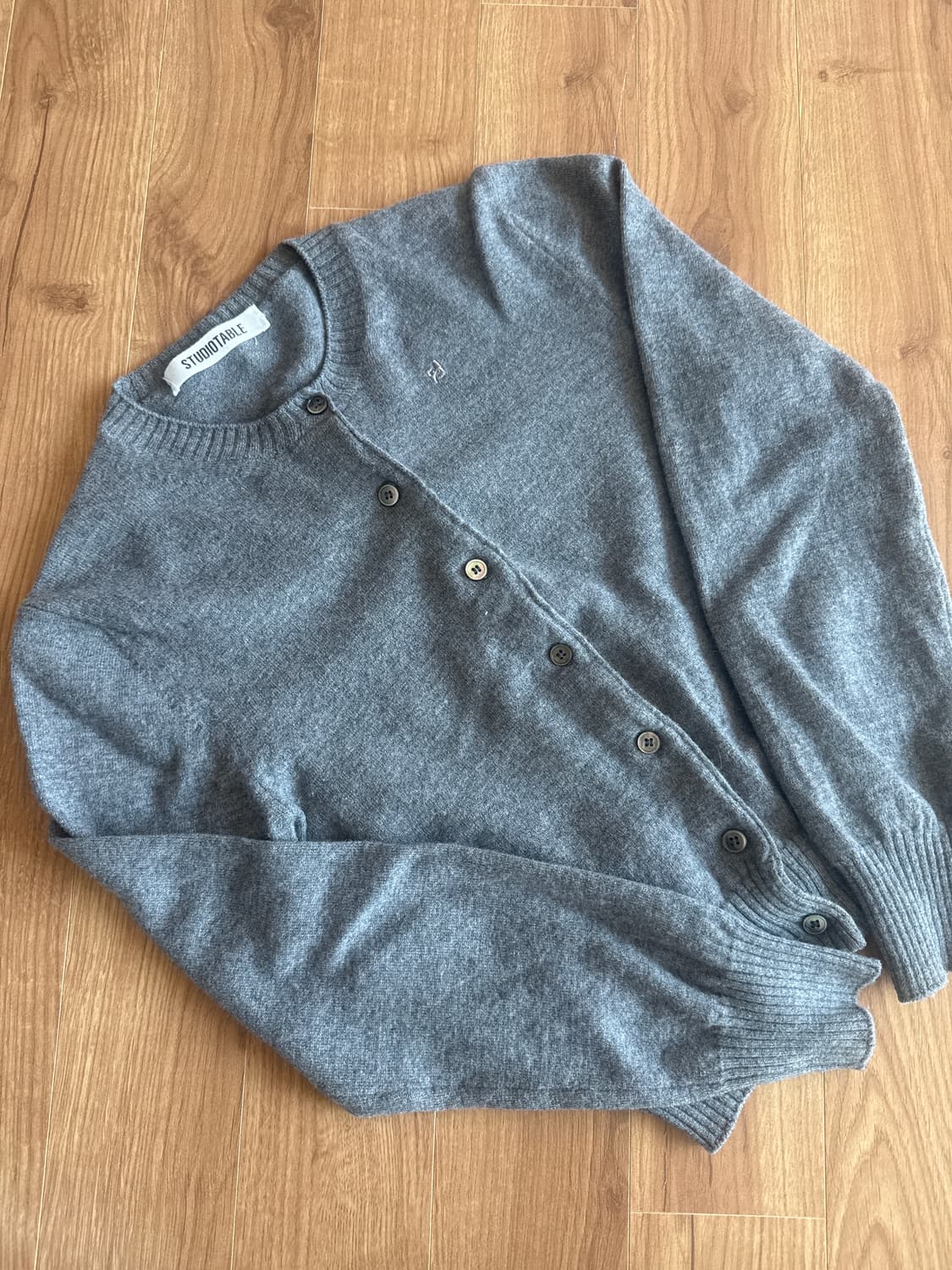 스튜디오 테이블 가디건 상품이미지1