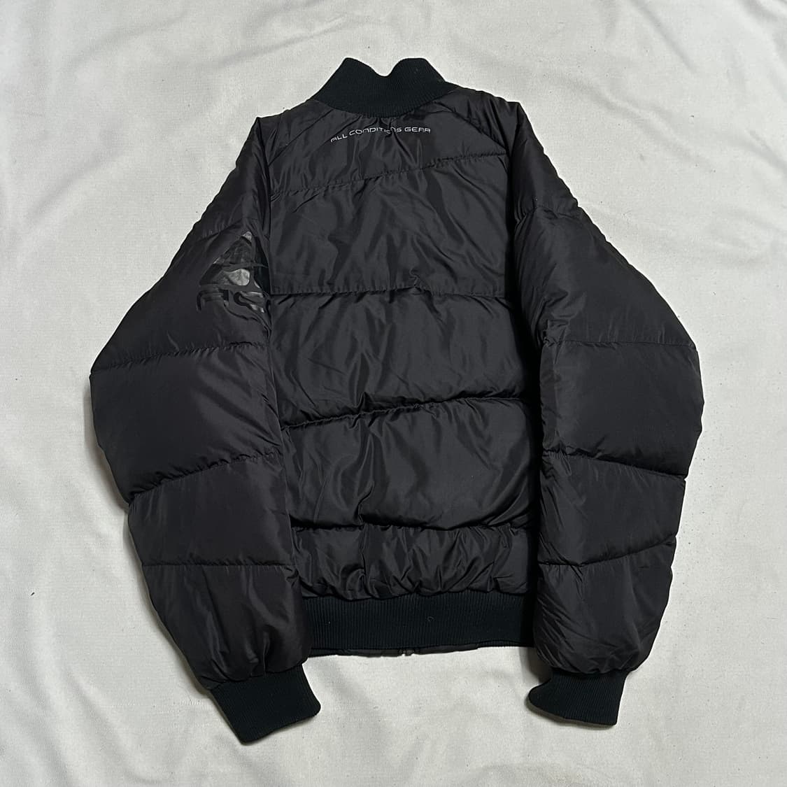 L 나이키 acg 00s 블랙 푸퍼 패딩 상품이미지3