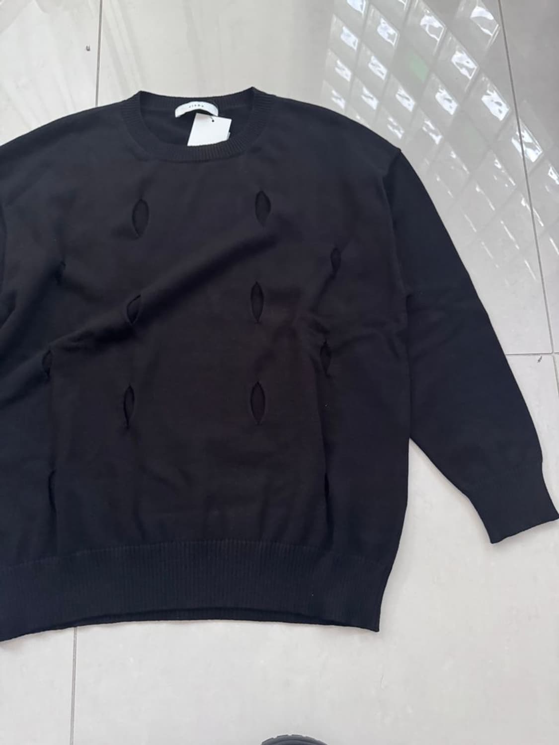 HOLE CREW KNIT 홀 크루 니트 상품이미지1