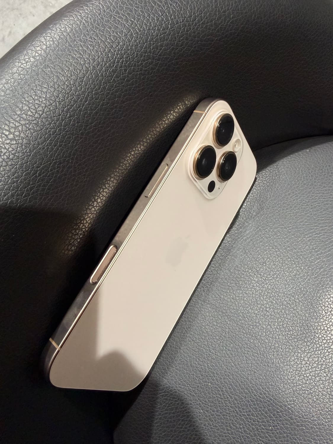 아이폰 16 프로 512G 데저트 티타늄 상품이미지5