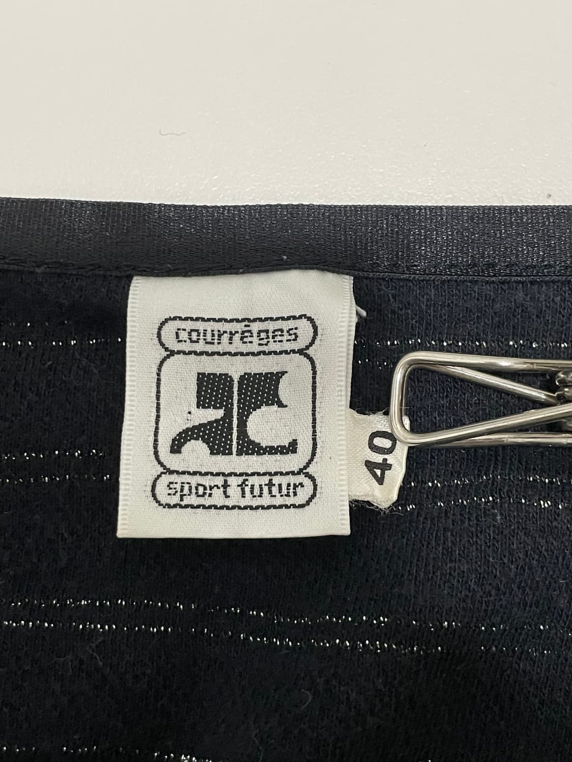 Courreges 꾸레쥬 글리터 스트라이프 랩 브이넥 반팔 티셔츠 상품이미지2