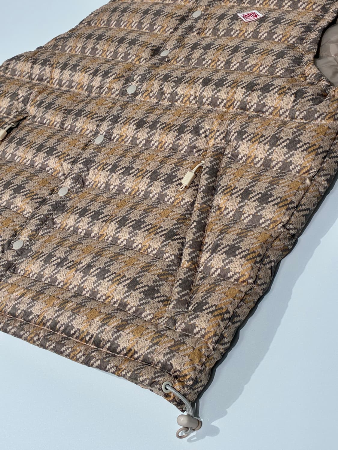 (W)DANTON 단톤 이너 다운 크루넥 베스트 베이지 체크 상품이미지3